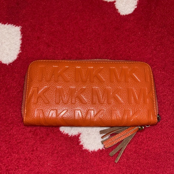 Michael Kors Handbags - Michael Kors Zippy wallet NWOT